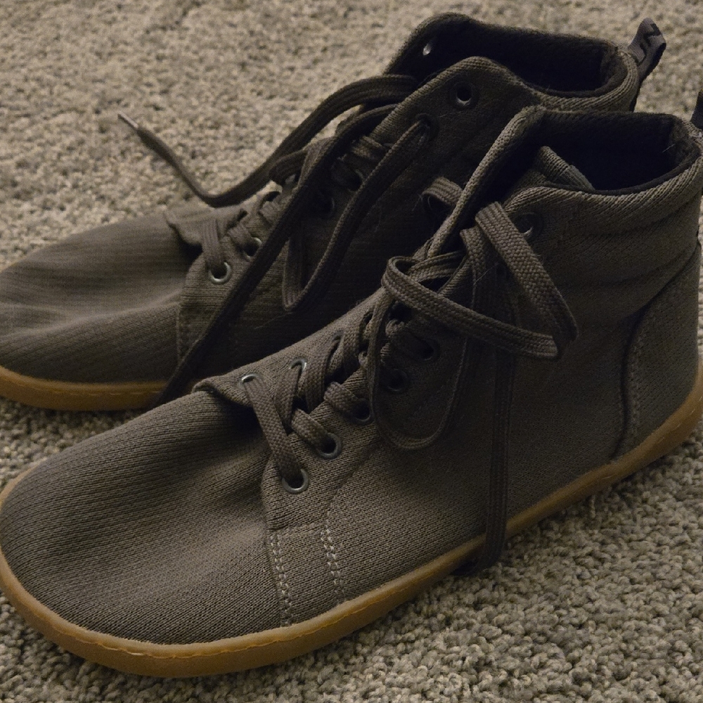 Like New High Top Feel Grounds Shoe M9/W11